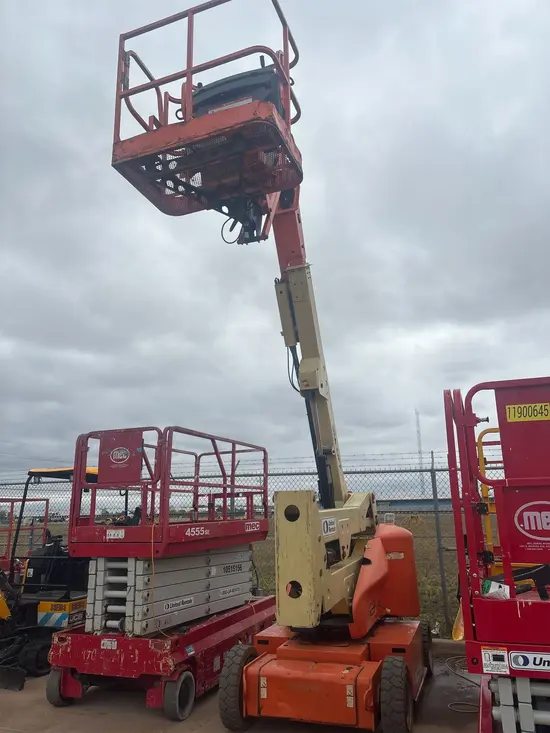 2013 JLG E400AJPN Articulating Boom Lift