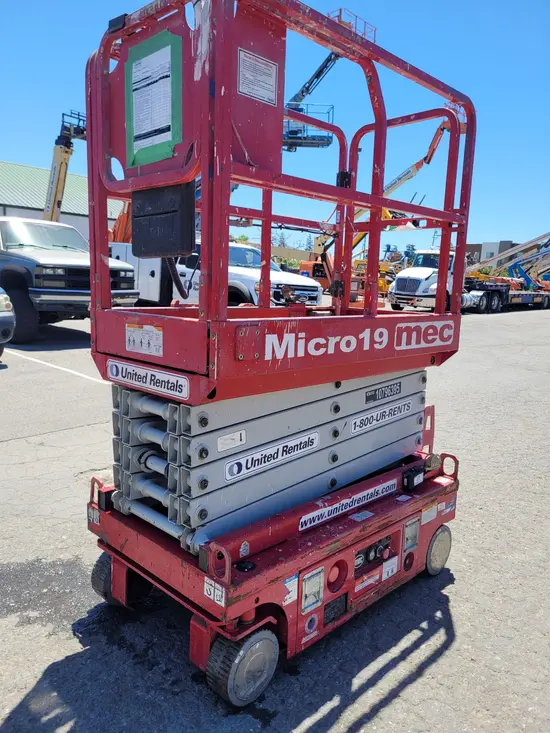 2018 MEC MICRO 19 Scissor Lift