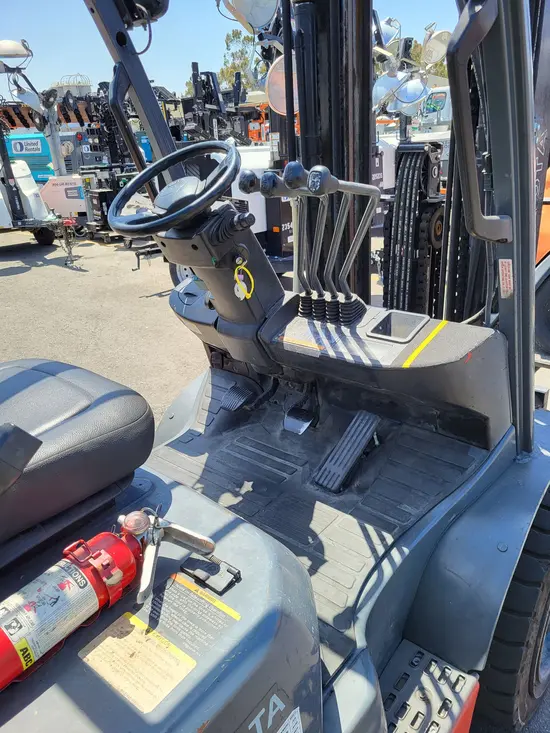2018 Toyota 8FGU30 Warehouse Forklift