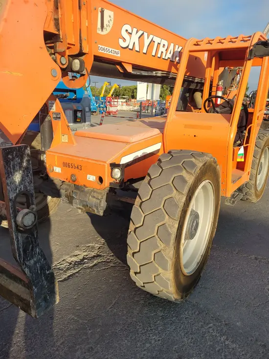 2015 SKYTRAK 8042 Forklift