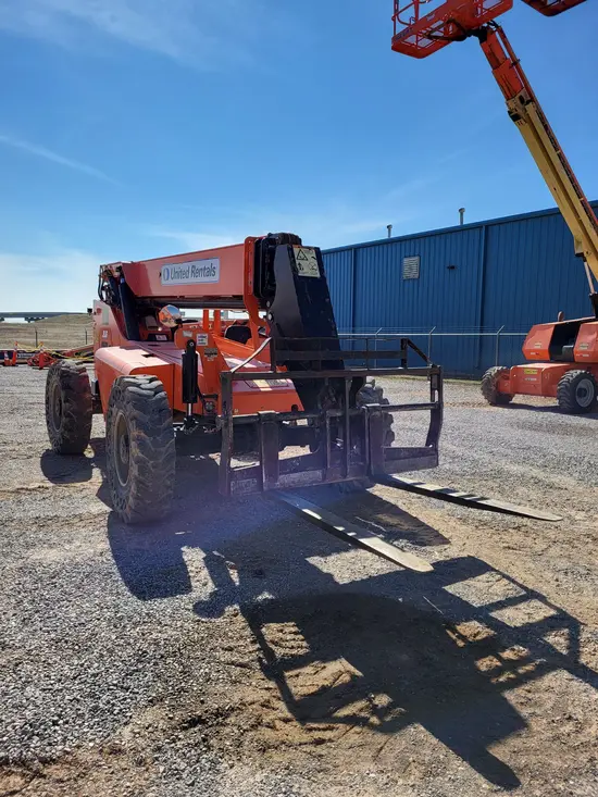 2017 SKYTRAK 8042 Forklift