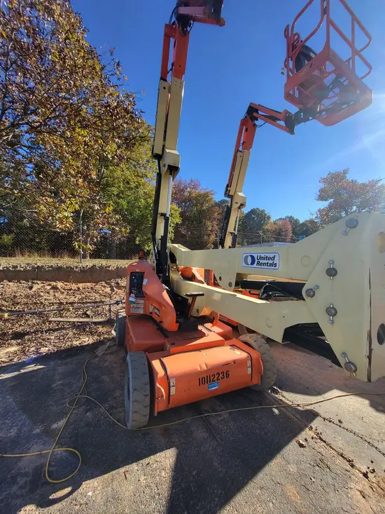2013 JLG E450AJ Articulating Boom Lift