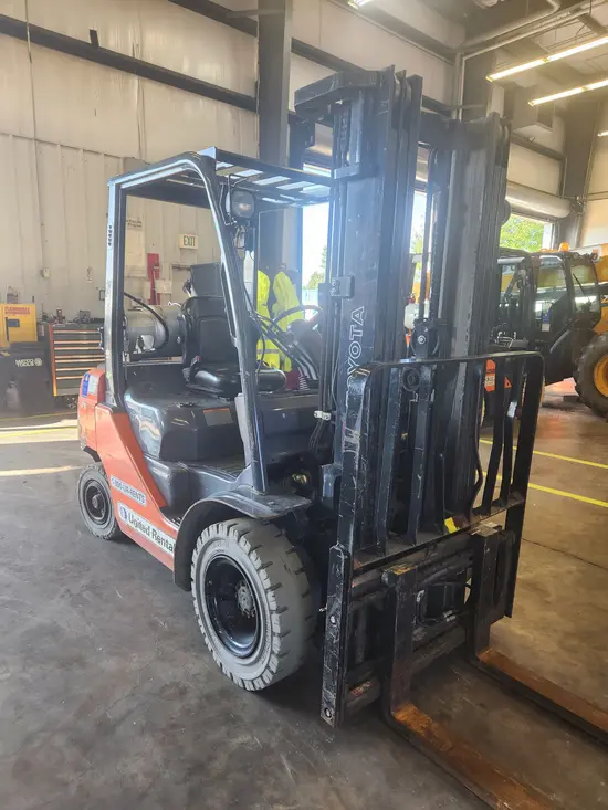 2018 Toyota 8FGU25 Warehouse Forklift
