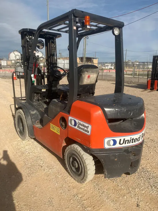 2017 Toyota 8FDU25 Warehouse Forklift
