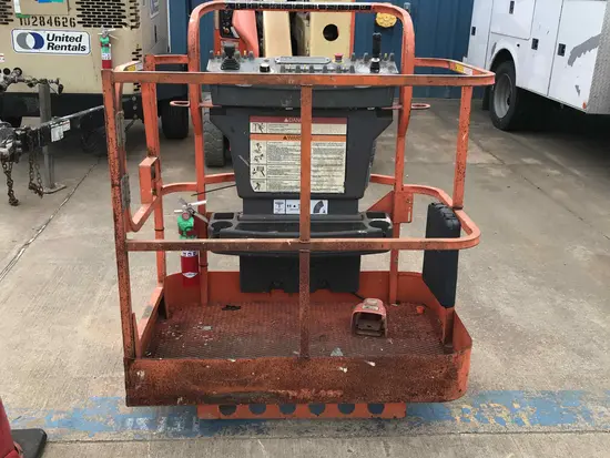 2011 JLG E400AN Articulating Boom Lift