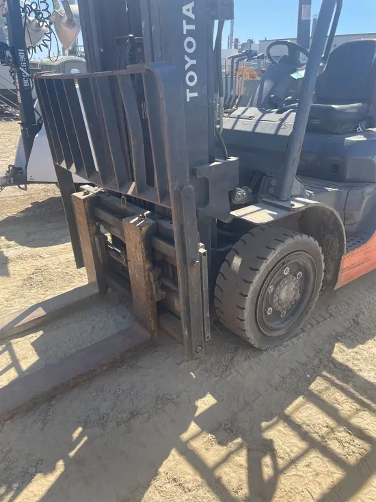 2016 Toyota 8FD35U Warehouse Forklift