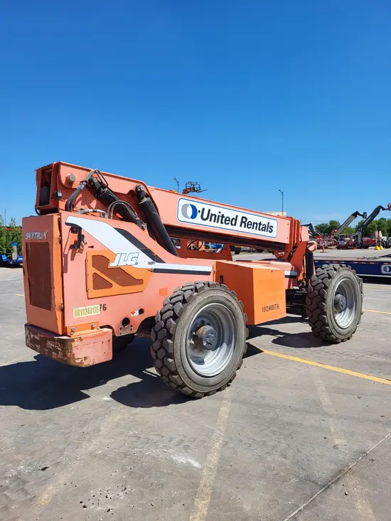 2014 SKYTRAK 8042 Forklift