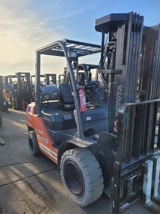 2018 Toyota 8FGU30 Warehouse Forklift