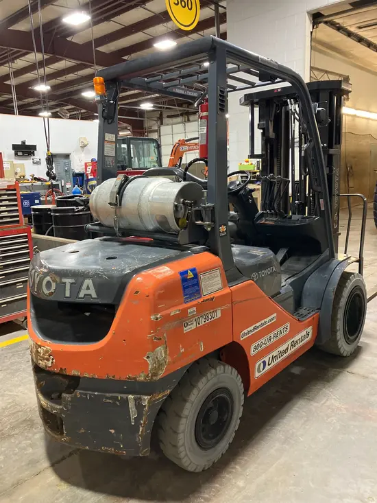 2018 Toyota 8FGU30 Warehouse Forklift