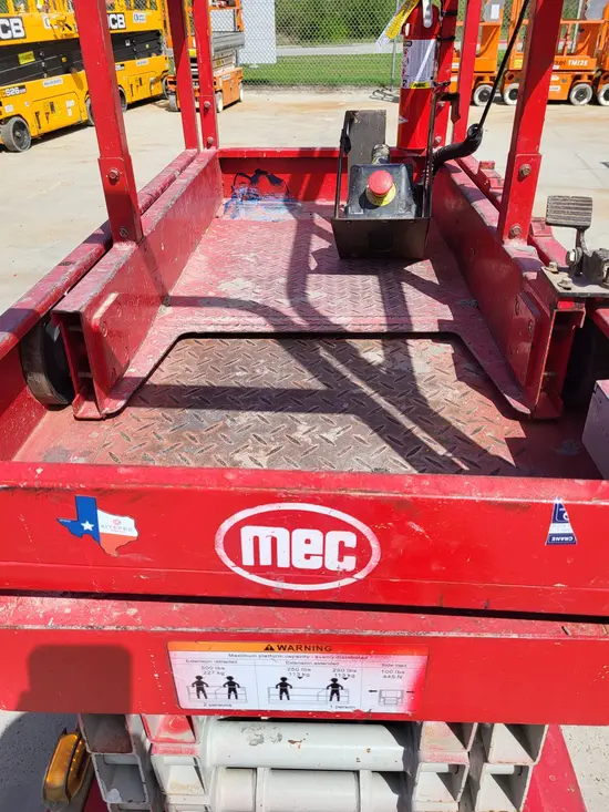 2018 MEC MICRO 19 Scissor Lift