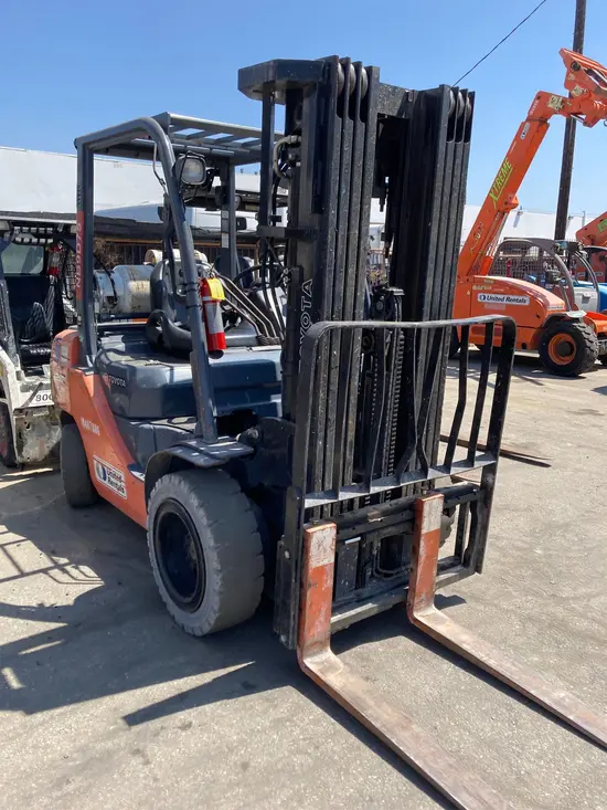 2016 Toyota 8FGU30 Warehouse Forklift
