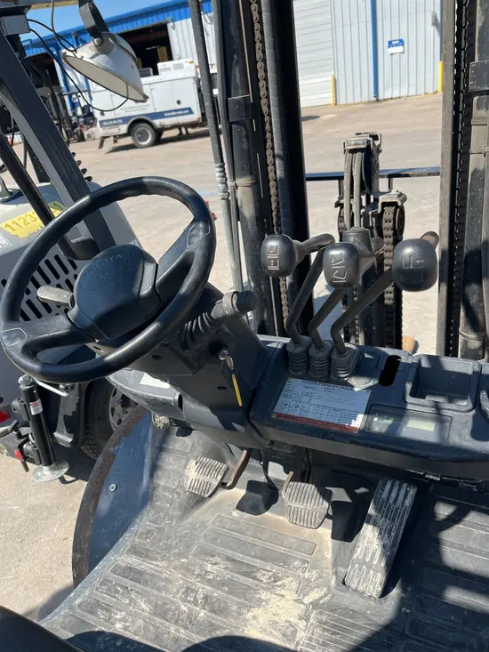 2016 Toyota 8FDU25 Warehouse Forklift