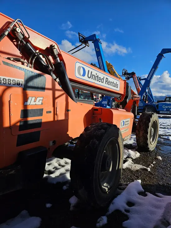 2017 SKYTRAK 8042 Forklift