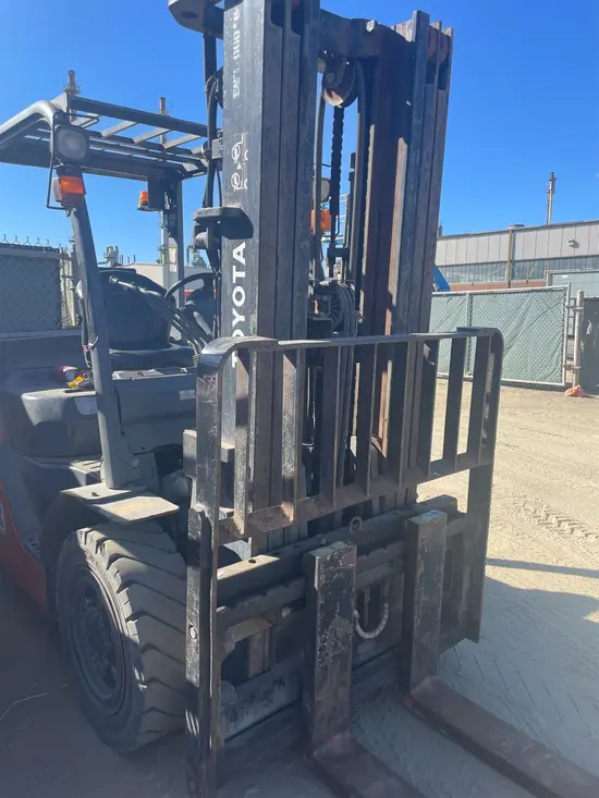 2015 Toyota 8FD35U Warehouse Forklift