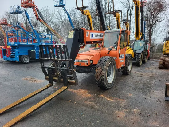 2016 SKYTRAK 8042 Forklift