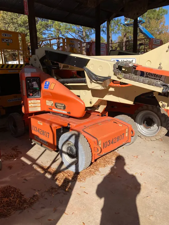 2015 JLG E400AJPN Articulating Boom Lift