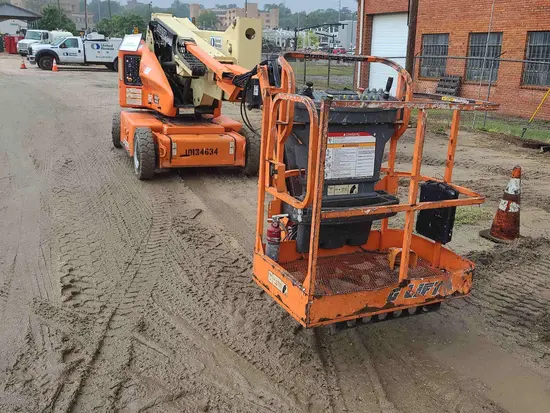 2013 JLG E400AJPN Articulating Boom Lift