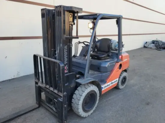 2016 Toyota 8FGU30 Warehouse Forklift