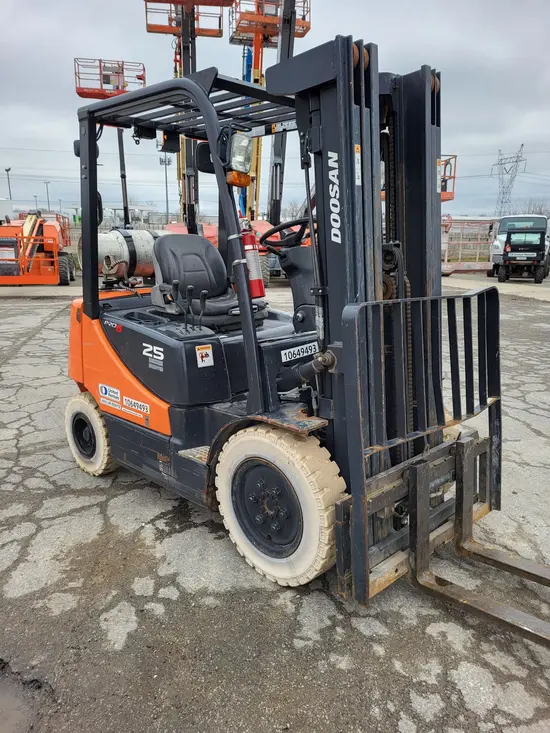 2017 Doosan G25E-5 Warehouse Forklift