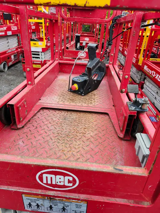 2018 MEC MICRO 19 Scissor Lift
