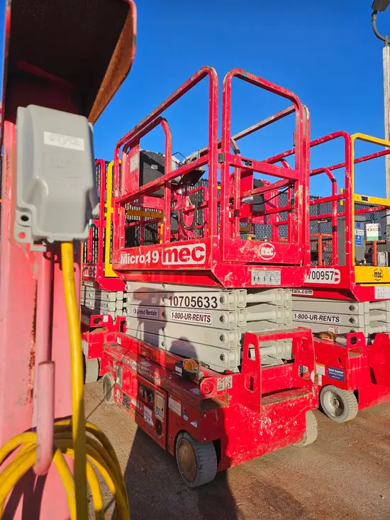 2018 MEC MICRO 19 Scissor Lift