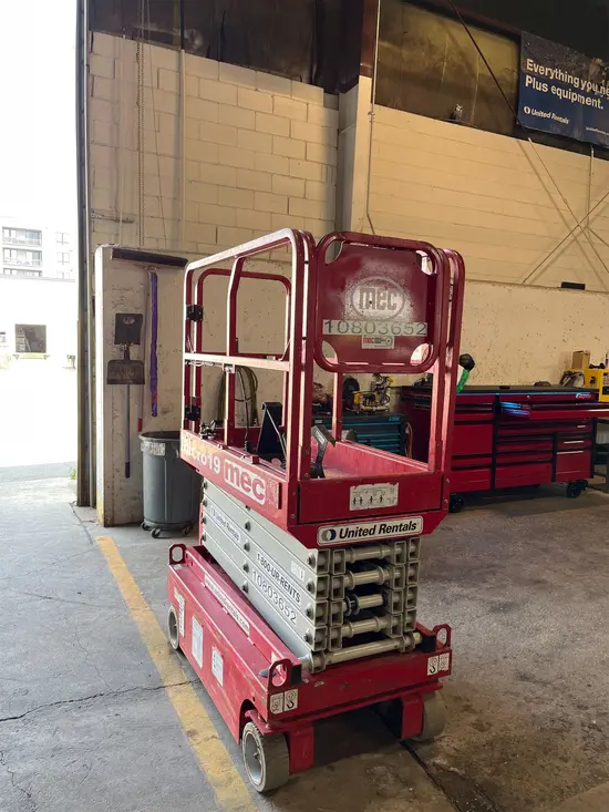 2018 MEC MICRO 19 Scissor Lift