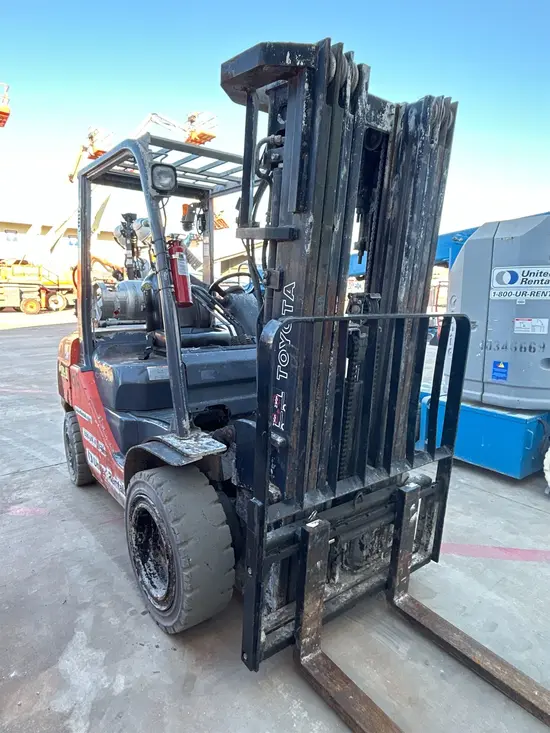 2018 Toyota 8FGU30 Warehouse Forklift