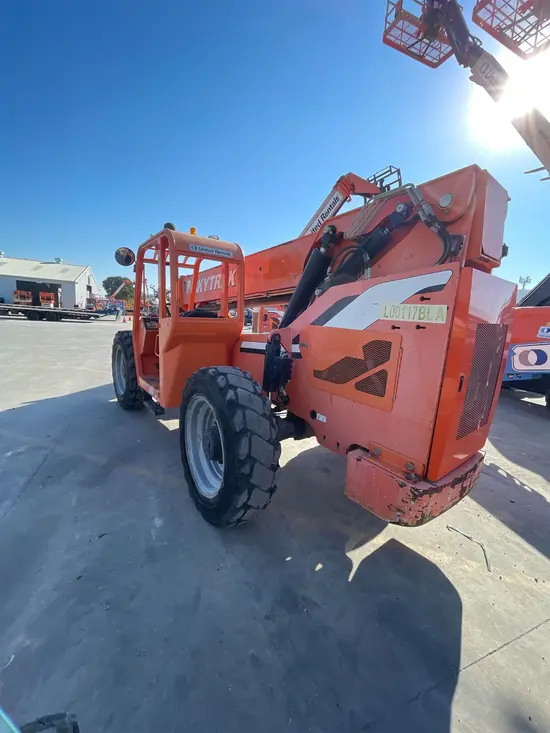 2014 SKYTRAK 8042 Forklift