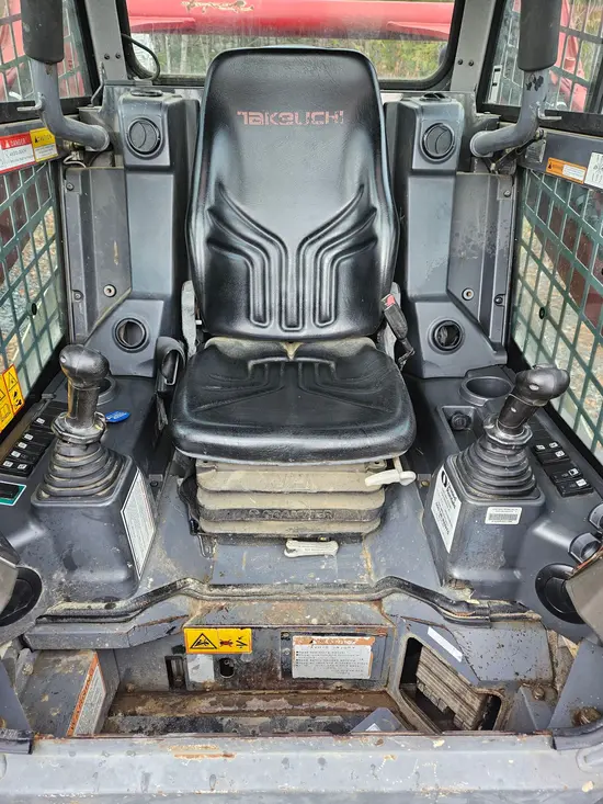 2017 Takeuchi TL10V2-CR Track Loader