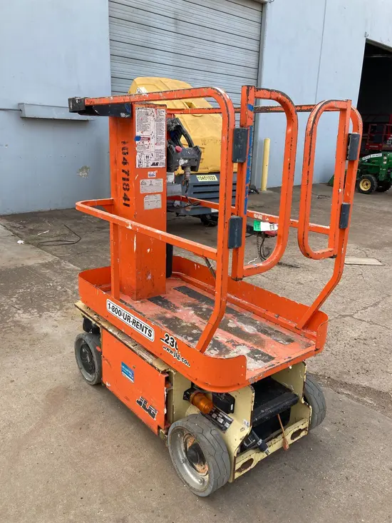 2016 JLG 1230ES Self-Propelled One-Person Lift