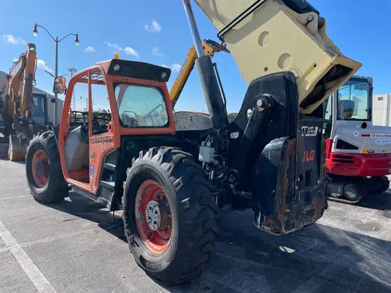 2015 JLG 1055 Forklift