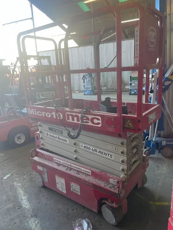 2018 MEC MICRO 19 Scissor Lift