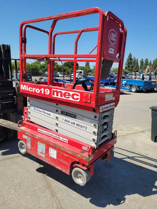 2018 MEC MICRO 19 Scissor Lift
