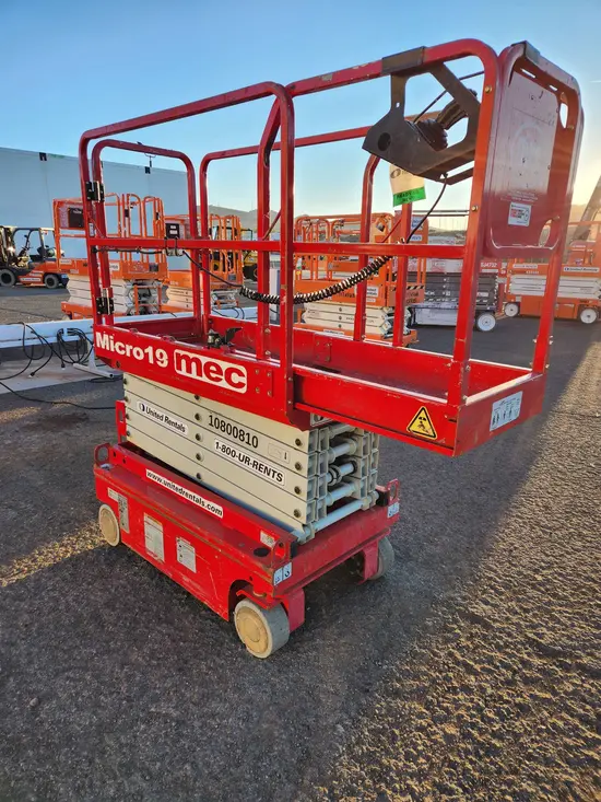 2018 MEC MICRO 19 Scissor Lift