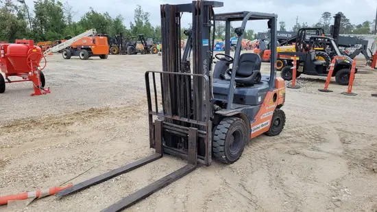 2017 Toyota 8FDU25 Warehouse Forklift