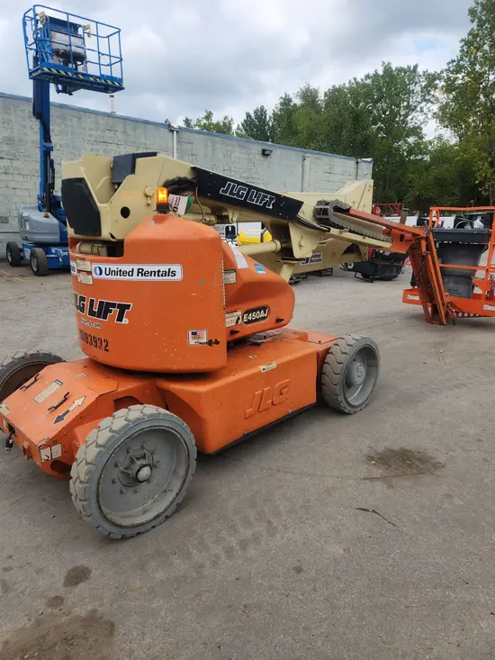 2013 JLG E450AJ Articulating Boom Lift