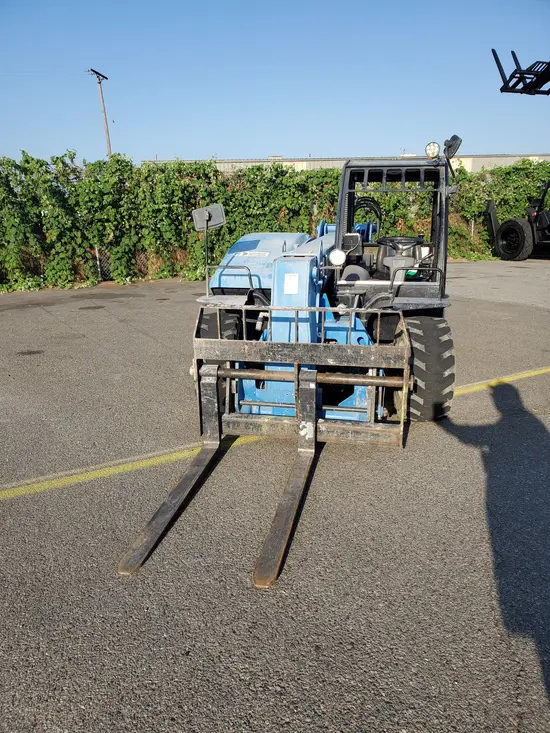 2015 Genie GTH-5519 Forklift