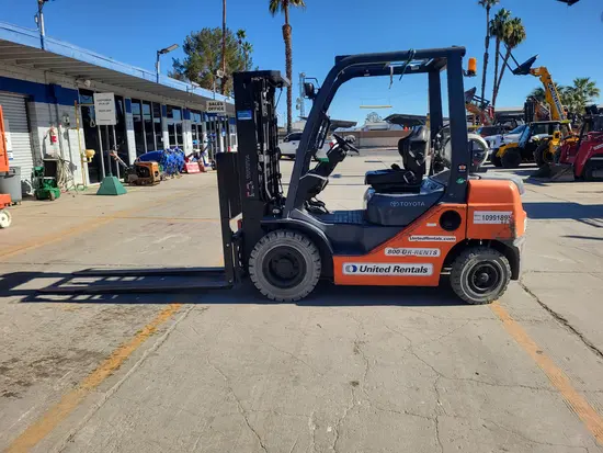 2019 Toyota 8FGU25 Warehouse Forklift