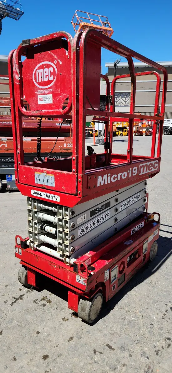 2018 MEC MICRO 19 Scissor Lift