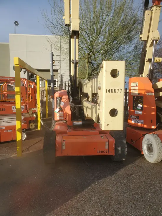 2014 JLG E450AJ Articulating Boom Lift
