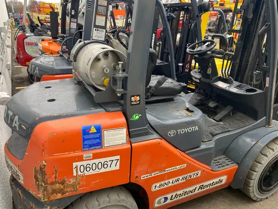 2017 Toyota 8FGU30 Warehouse Forklift