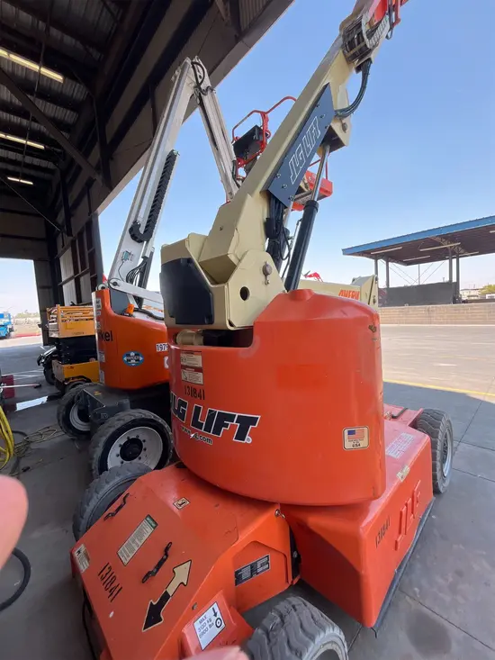2013 JLG E400AJPN Articulating Boom Lift