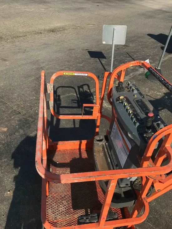 2013 JLG E300AJP Articulating Boom Lift