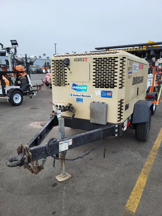 2017 Doosan P425/HP375WCU Air Compressor