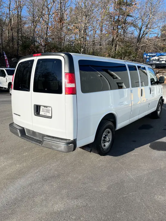 2017 CHEVROLET 3500EXTLTGRWD Vehicle