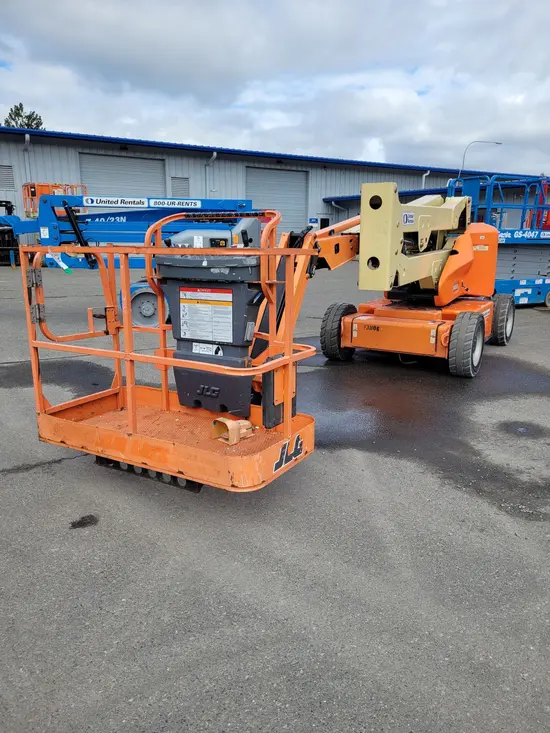 2013 JLG E450AJ Articulating Boom Lift