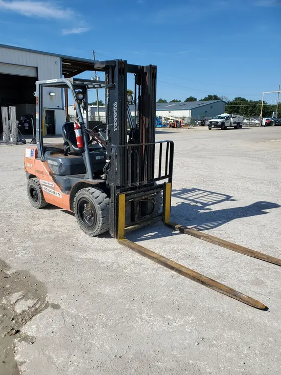 2012 Toyota 8FDU30 Warehouse Forklift
