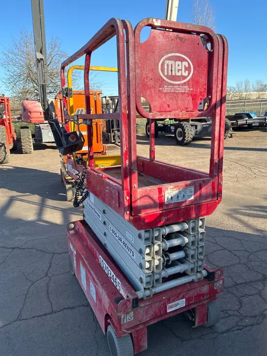 2017 MEC MICRO 19 Scissor Lift