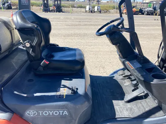 2017 Toyota 8FGU25 Warehouse Forklift
