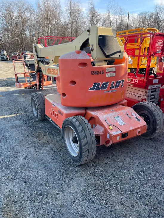 2013 JLG E450AJ Articulating Boom Lift